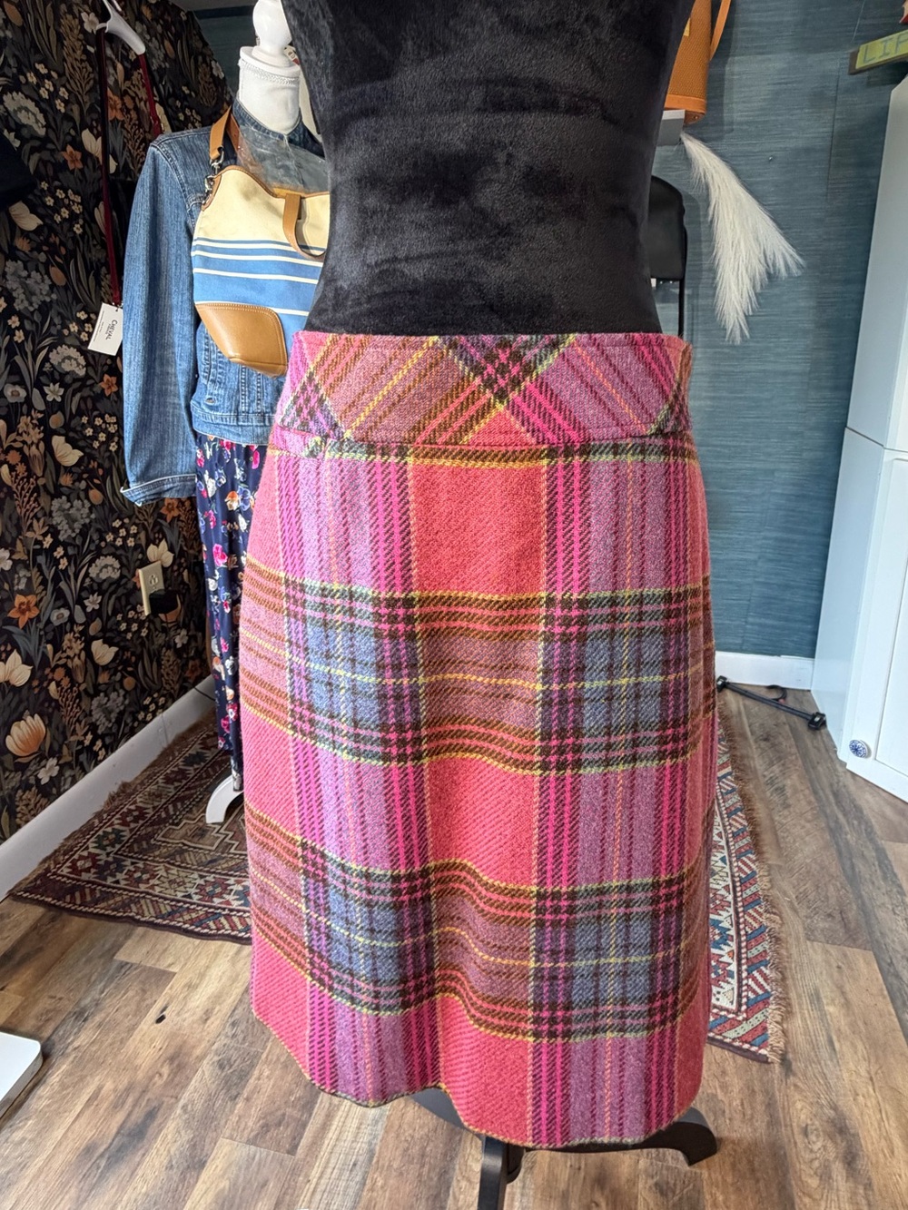L.L. Bean Pink Plaid Wool Pencil Skirt - Size 10R - Pink Red Blue - Picture 3 of 9